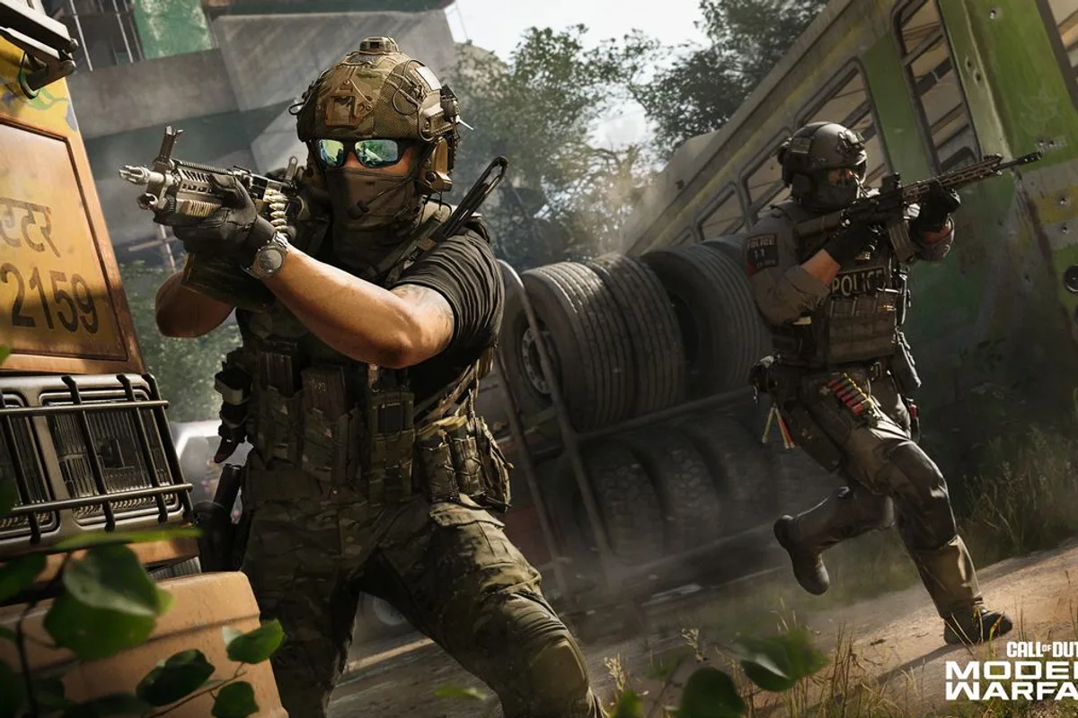 Soldats en combat dans un environnement militaire de Modern Warfare 4