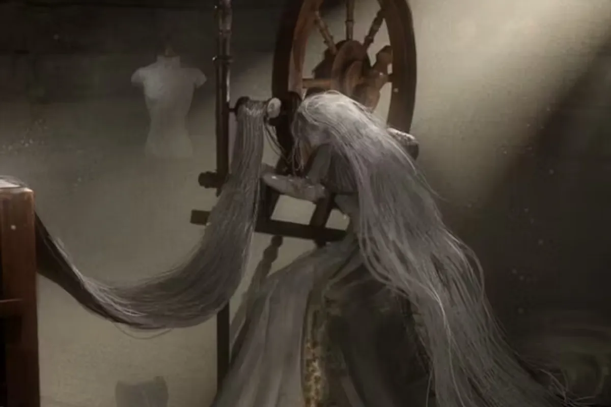 Une mystérieuse figure aux longs cheveux blancs se tient devant un rouet dans Prison of Husks